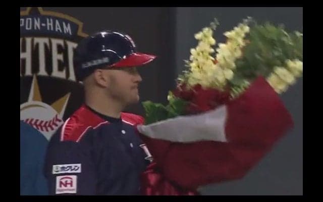 ハム栗山監督と通算100号レアードの“絆”「日本のお父さん」「俺はお前の親父」