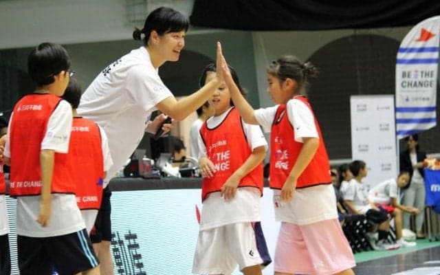 アジアカップ優勝メンバーが講師を務める『バスケットボールアカデミー』を実施、大﨑佑圭は「今の子はうまい！」と称賛