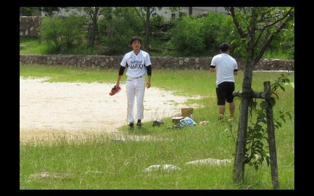 ソフトB投手陣、珍しい“公園練習”　キャッチボールする子供を横目に…