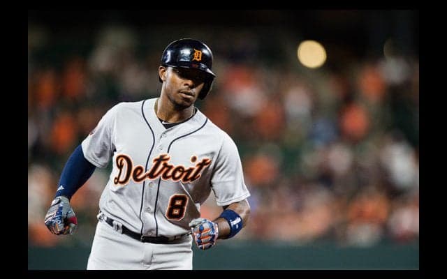 本塁打後に走塁中の打者が一時停止→逆戻り、実況「こんなの見たことない」