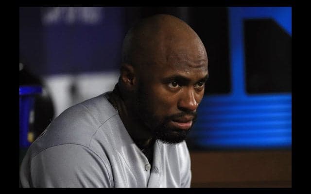 ジュニア選手が柵越え“捨て身”キャッチ、今季最高美技のメジャー選手も絶賛