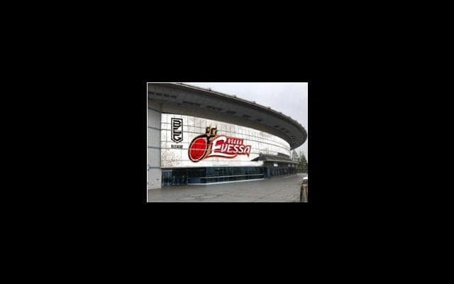 大阪エヴェッサの巨大ビジュアルを府民共済SUPERアリーナに設置