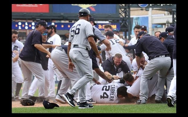 【MLB】ヤンキースVSタイガースで大乱闘発生、死球の応酬でカブレラ含む8人退場