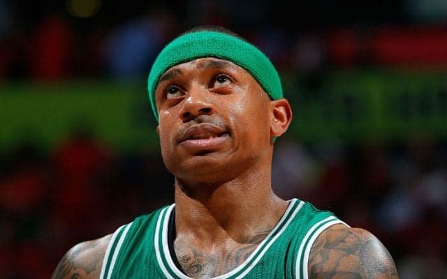 セルティックスファン、トレードでキャバリアーズに放出されたアイザイア・トーマスのジャージーに火を点ける『愚行』に