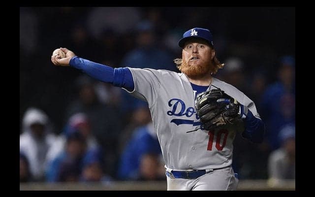 巧打の三塁手がスーパー横っ飛び捕球、実況興奮「ゴールドグラブ級の名手」