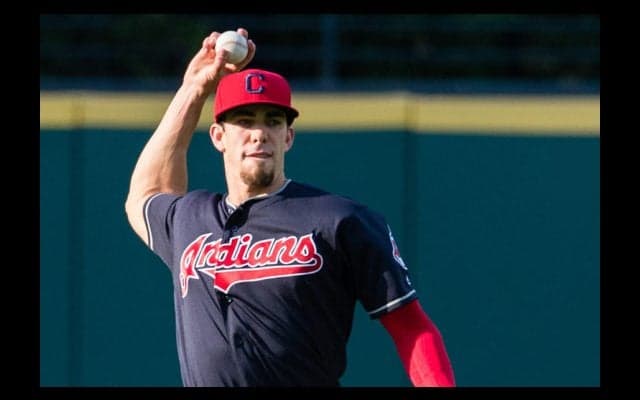 米新人外野手“マシーン”が“スーパーマン捕球”、実況「アンビリーバボー」