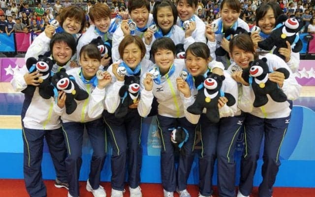 ユニバ決勝に臨んだ女子日本代表は猛追及ばずオーストラリアの高さに屈すも『日本のバスケット』を展開し堂々の銀メダル！