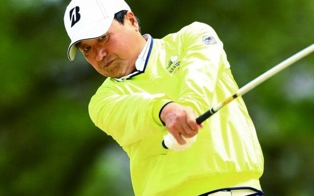 ブラック&ホワイト、倉本昌弘と共同制作したPGAとのコラボブルゾン限定発売