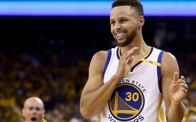 ステフィン・カリー、パリ訪問でネイマールと対面「僕も彼も試合を楽しんでいる」