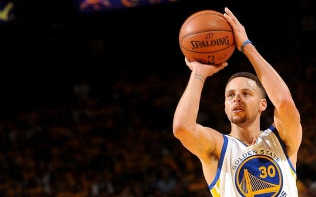 ステフィン・カリーが被災地への寄付金額を決めるシュートチャレンジに挑戦、総額13万ドル（約1500万円）超えを寄付