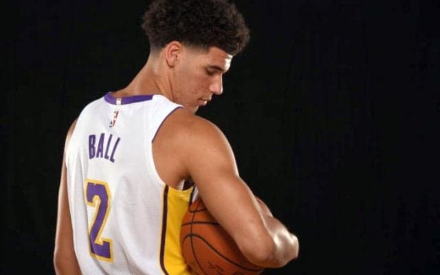 ロンゾ・ボールはレイカーズをプレーオフに導くか……父ラバーはレブロンを勧誘「スーパースターなら相応しい球団に」