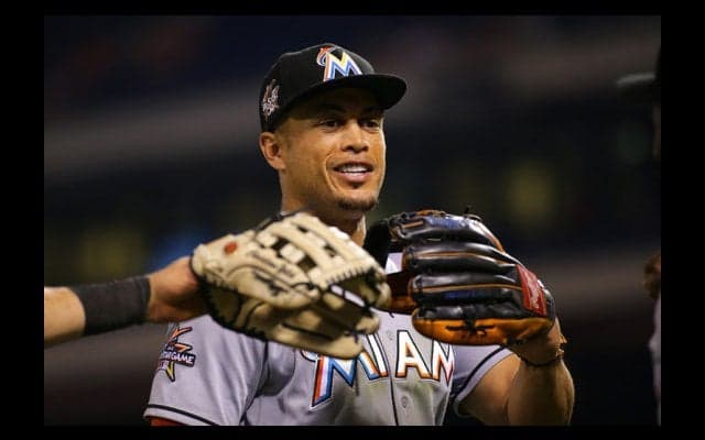 打てない時は強奪…本塁打王スタントンが快音響かずも本塁打キャッチの美技