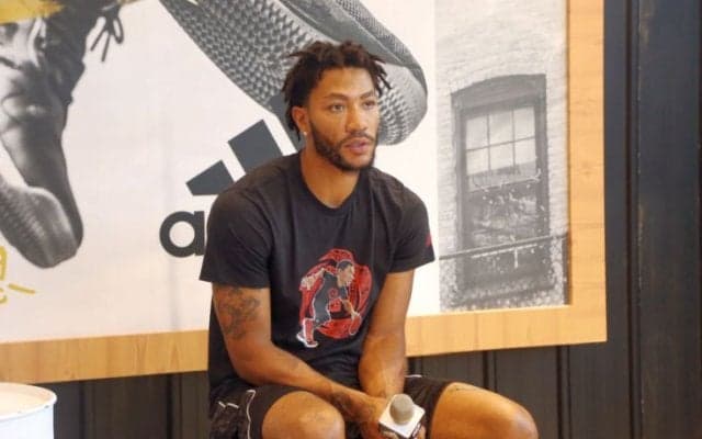 訪問先の中国を熱烈歓迎を受けたデリック・ローズ、「日はまた昇る、バラの花も再び開く」の激励ビデオメッセージに感動