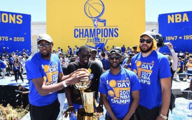 王者ウォリアーズにまさかの未払い問題発覚、2015年と今年の優勝パレードにかかった費用をオークランド市から請求される