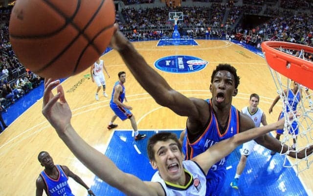 横浜ビー・コルセアーズの最後の外国籍選手は、2009年にNBAドラフト全体2位指名を受けた221cmのハシーム・サビート・マンカ