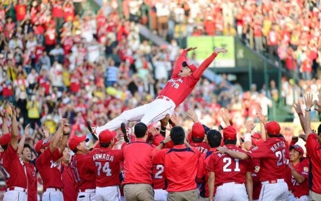 バティスタ勝ち越し打＆中﨑胴上げ投手！広島東洋が37年ぶりのリーグ連覇！
