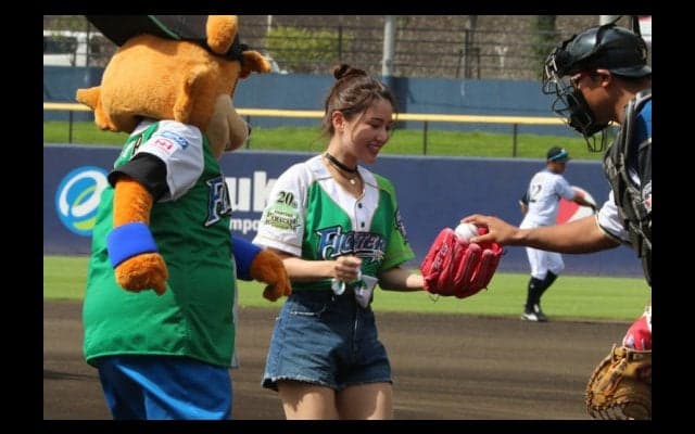 元AKB48・鈴木まりやが鎌ヶ谷で始球式　前回ノーバン→ワンバンも拍手喝采