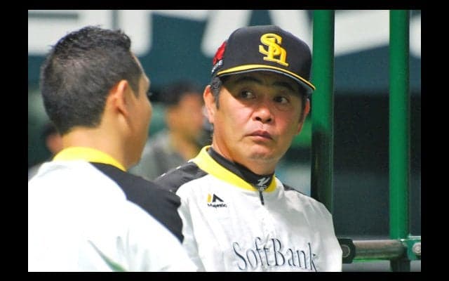 代打送られたソフトBデスパ、理由は「膝」？　工藤監督「打席でおかしかった」