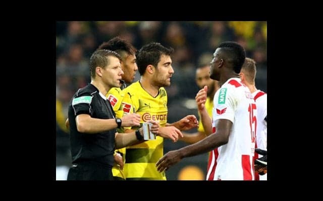 ブンデスのビデオ判定で大論争も、「感情論」だけの反対派はグダグダ