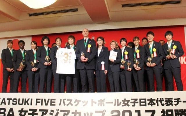 アジアカップ『優勝祝賀会』の席で女子日本代表を率いるトム・ホーバスは「ワールドカップでメダルを取りたい」と宣言！