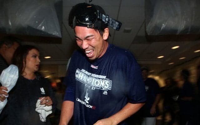 ドジャースが地区5連覇、歓喜のシャンパンファイト