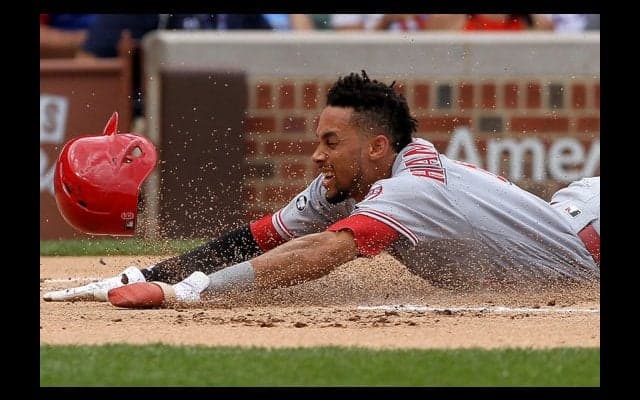 MLB随一の驚異的スピード!?　一二塁間に挟まれたが…相手ミスで一気に生還