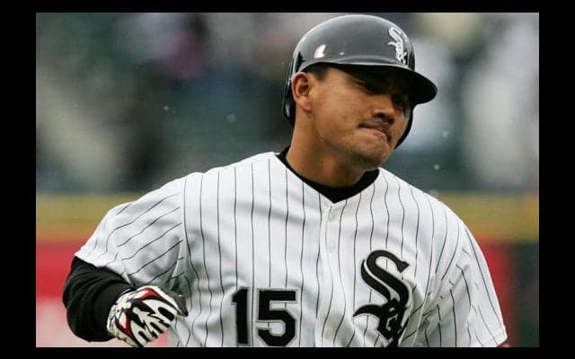 引退の井口資仁に古巣Wソックスが祝福の始球式　米紙「WS王者が戻ってくる」