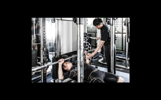 グンゼ×ライザップ、着用するだけでバイタルデータを取得できる「筋電WEAR」開発