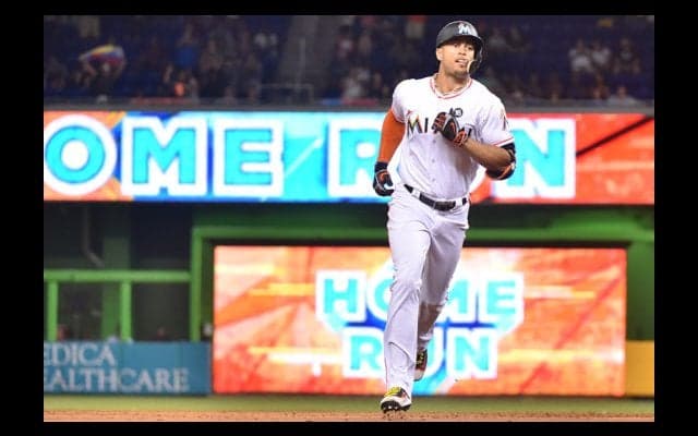 191キロ豪快弾で60号王手スタントン、元本塁打王＆MVPが“自分超え”を祝福