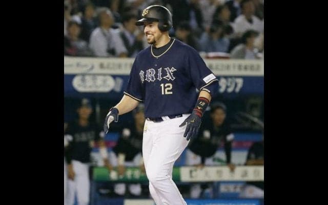 オリックス・マレーロが“本塁踏み忘れ”からの10万号弾！