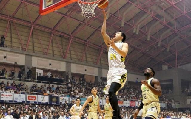 チームの目指す堅守を構築して第4クォーターを失点わずか4に抑えたサンロッカーズ渋谷、アウェー沖縄での開幕戦で圧勝