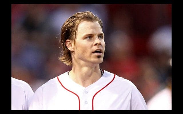 【MLB】一塁手が弾いた打球に二塁手が驚異的反応　Rソックスの優勝呼び込む美技