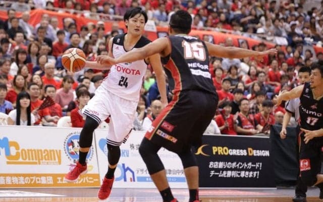 アルバルク東京、粘る大阪エヴェッサに苦戦を強いられるも勝負どころで田中大貴の『エースの仕事』で敵地で開幕2連勝！