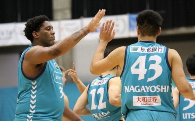 『ジャンボトラック』がゴール下を支配、パワーとサイズを増した京都ハンナリーズが三遠ネオフェニックスに開幕2連勝！