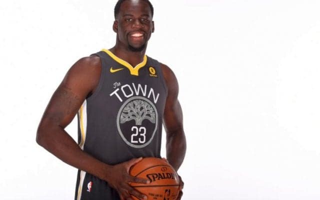 ドレイモンド・グリーン、ベン・ウォーレスからトロフィーを渡され感激「彼と同じような道をたどり、立ち止まらなかった」