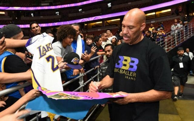 ラバー・ボールとの握手を求めファンが長蛇の列、ドラフト全体2位指名を受けた息子顔負けの人気ぶり