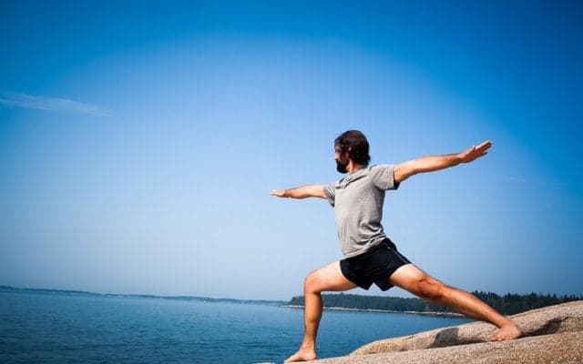 今じわじわ人気が高まっているメンズヨガ。男性がヨガを行うメリットとは？