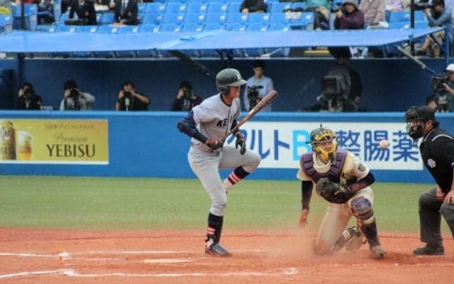 陸の王者の四番・岩見4試合連続アーチ！柳町3打点！慶大が延長戦の末に明大を下す！【東京六大学野球】
