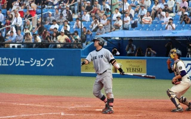 岩見がリーグ史上初5戦連発弾＆1年生左腕・佐藤の快投劇！慶大が2連勝で明大を止める！【東京六大学野球】