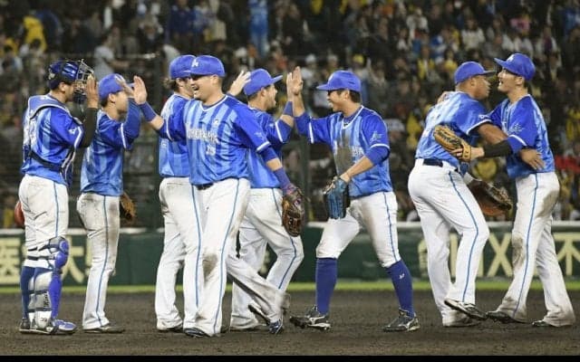 横浜DeNAが2年連続のCSファイナル進出！ロペス3安打3打点！初回に阪神・能見を攻略！