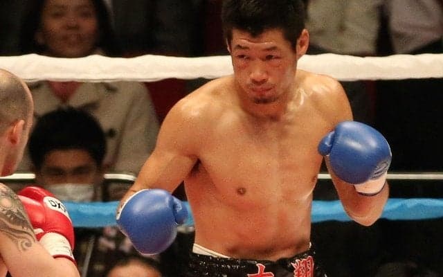 長谷川穂積、タイ人ボクサーの王座戴冠を祝福…TV番組でグローブをプレゼント