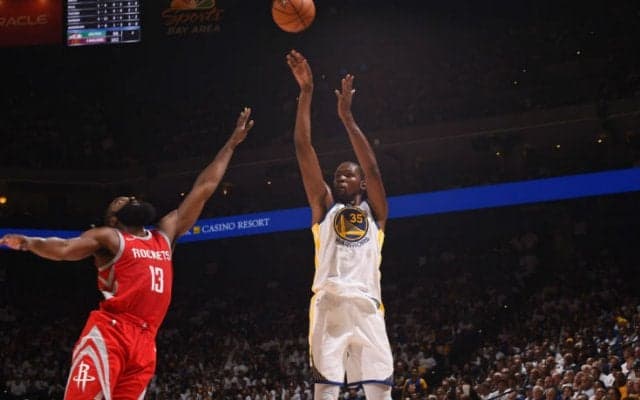 開幕戦でロケッツと激突した王者ウォリアーズ、ケビン・デュラントの決勝ジャンパーが『幻』に終わり黒星スタート