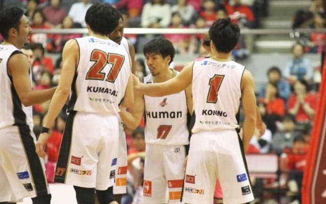 「普通にプレーしたら勝てない」指揮官の策が的中した大阪エヴェッサが見事な先制攻撃から千葉ジェッツを封じて快勝！