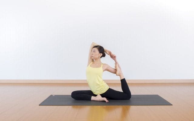 【ヨガの基本ポーズ30 #3】足のむくみを解消する5ポーズ