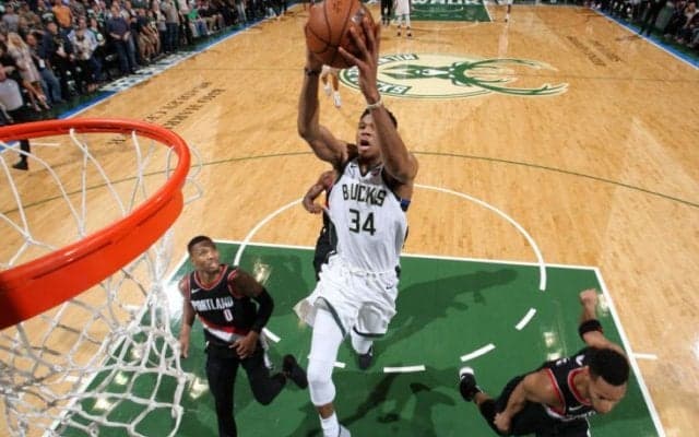 『レブロン級』の活躍を続けるヤニス・アデトクンボ、ブレイザーズ戦では44得点でバックスを勝利に導く