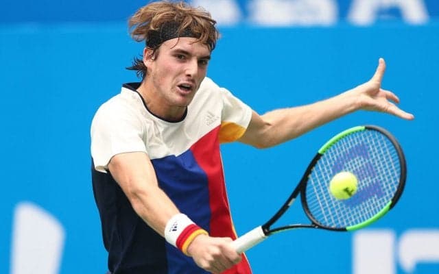 チチパスが「父親の靴紐を借りて」実現したジャイアント・キリング