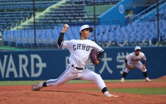 最速152キロのストレートやシンカーが武器のドラフト上位候補右腕　鍬原 拓也（中央大）