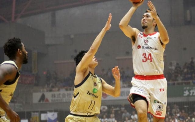 勝負の第4クォーターで失点わずか7、ダブルガードが機能した千葉ジェッツが琉球ゴールデンキングスを振り切る