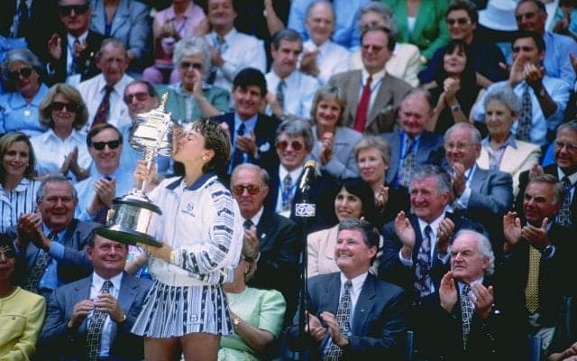 さらばマルチナ・ヒンギス、テニスの偉人。ー天才少女からパワーテニス全盛期、そしてダブルスのスペシャリストへ。数々の栄光に満ちた彼女のキャリアー