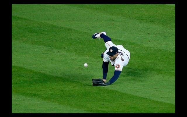 【MLBプレーオフ】ア軍スプリンガー、ダイビング捕球失敗でドジャース1点勝ち越し成功